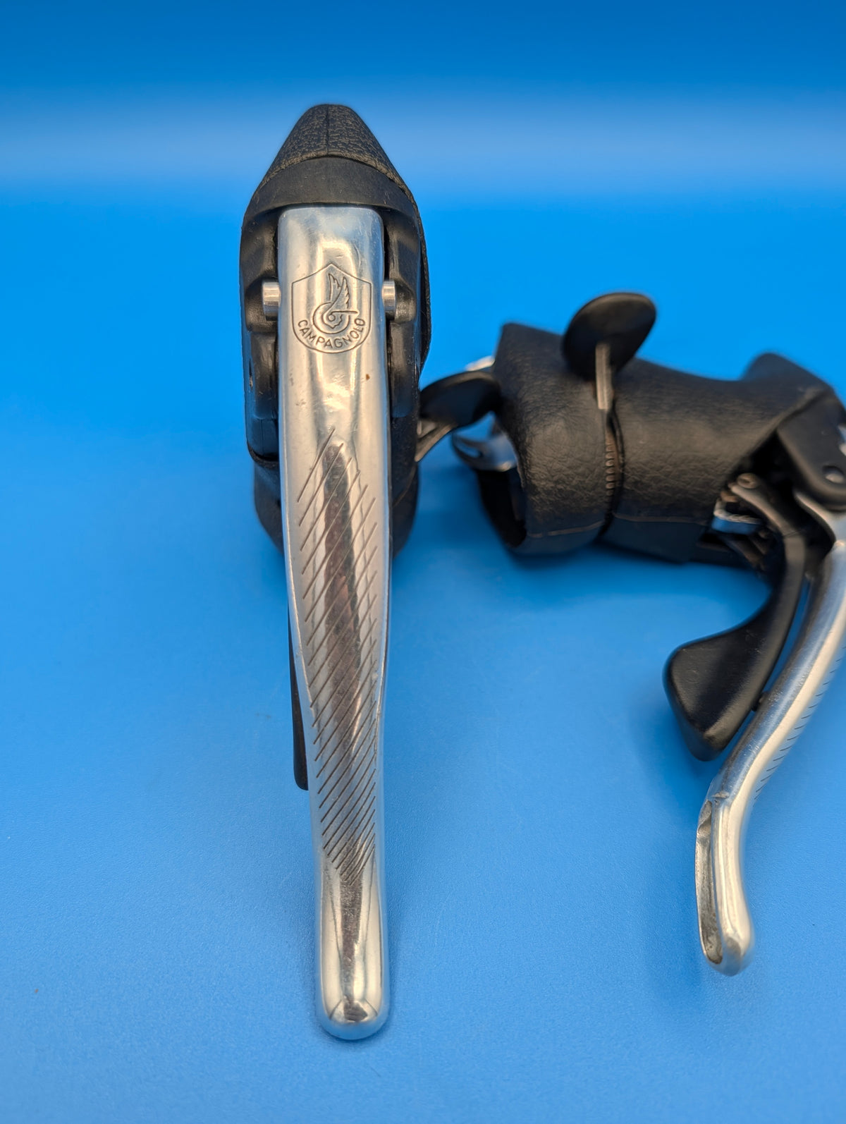 Campagnolo Avanti Ergopower 3x8 – 1 Generation Leviers de frein et vitesses route vintage