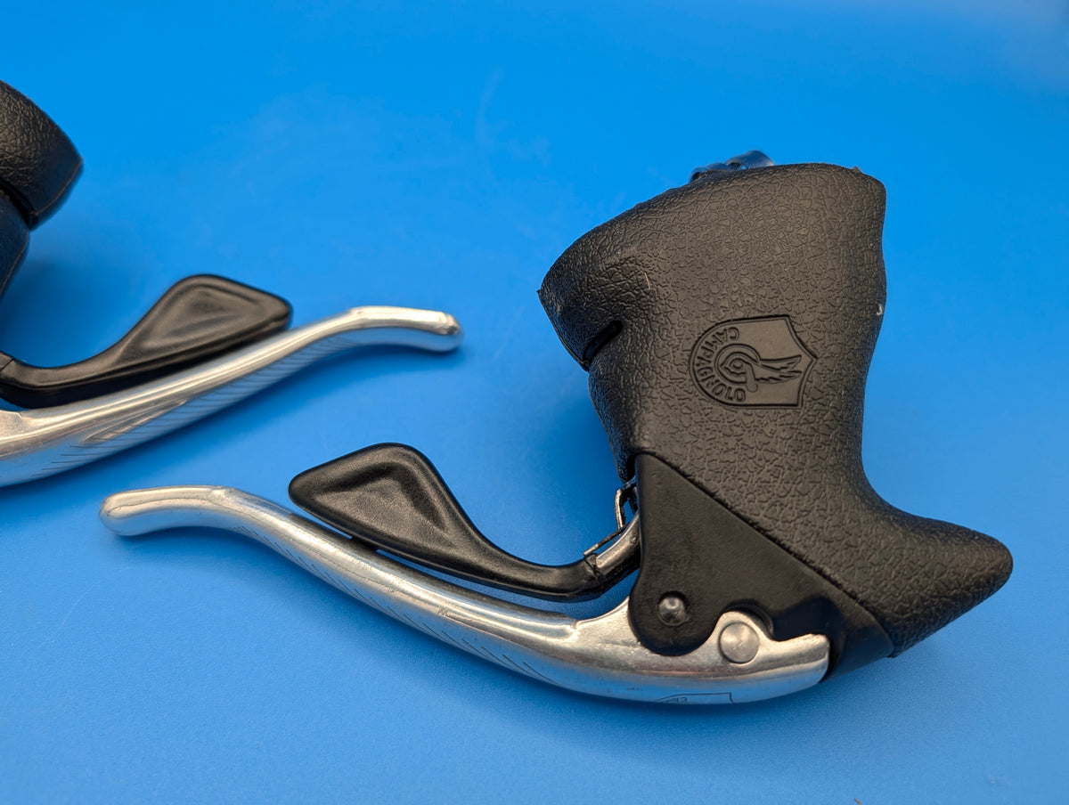 Campagnolo Avanti Ergopower 3x8 – 1 Generation Leviers de frein et vitesses route vintage