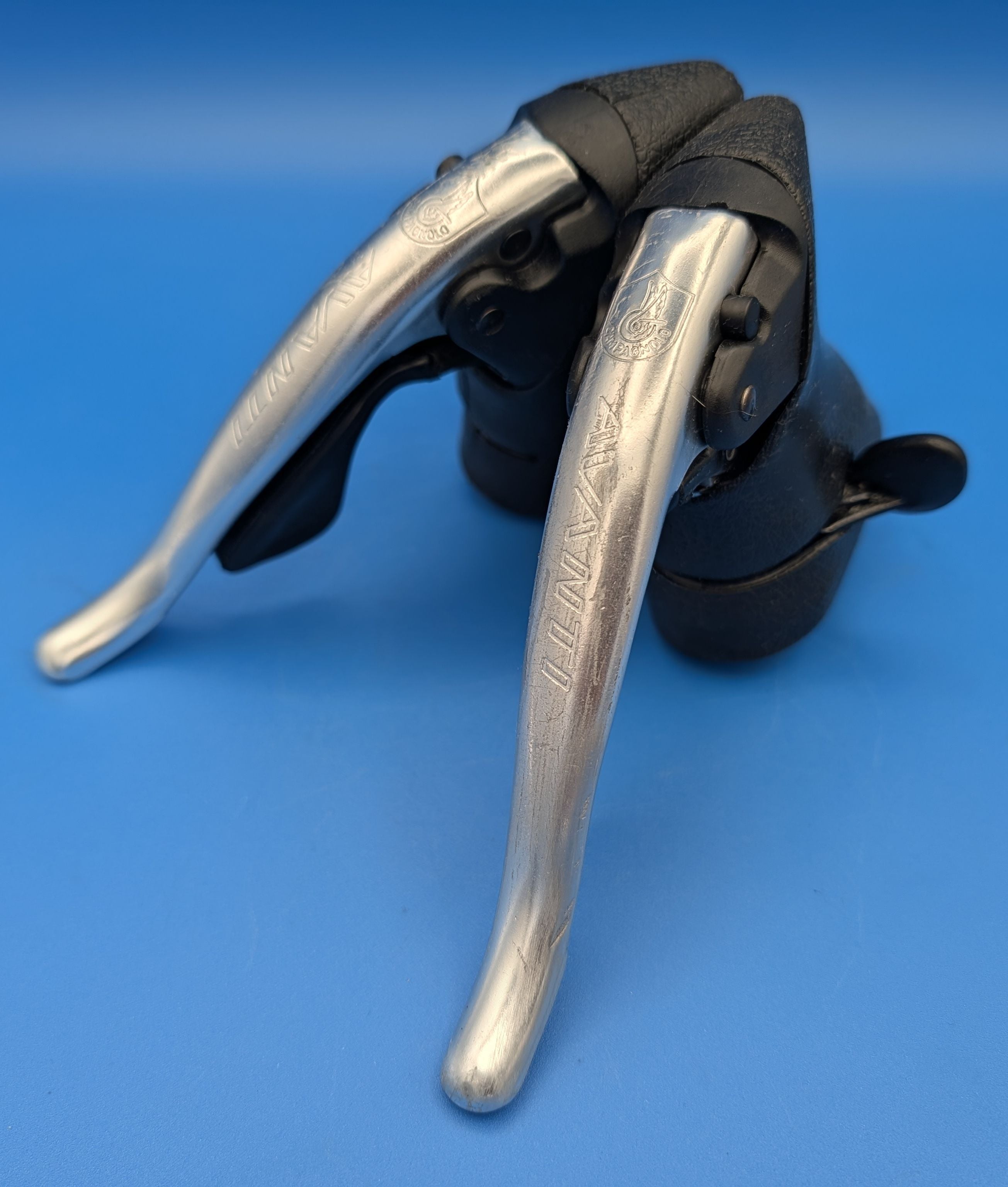 Campagnolo Avanti Ergopower 3x8 – Vintage Rennrad Brems- und Schalthebel