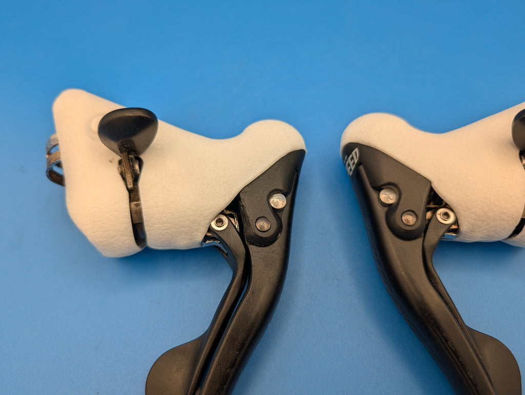 Paire Campagnolo Mirage Ergopower 3x9 entièrement reconditionnée – Cocottes Blanches neuves