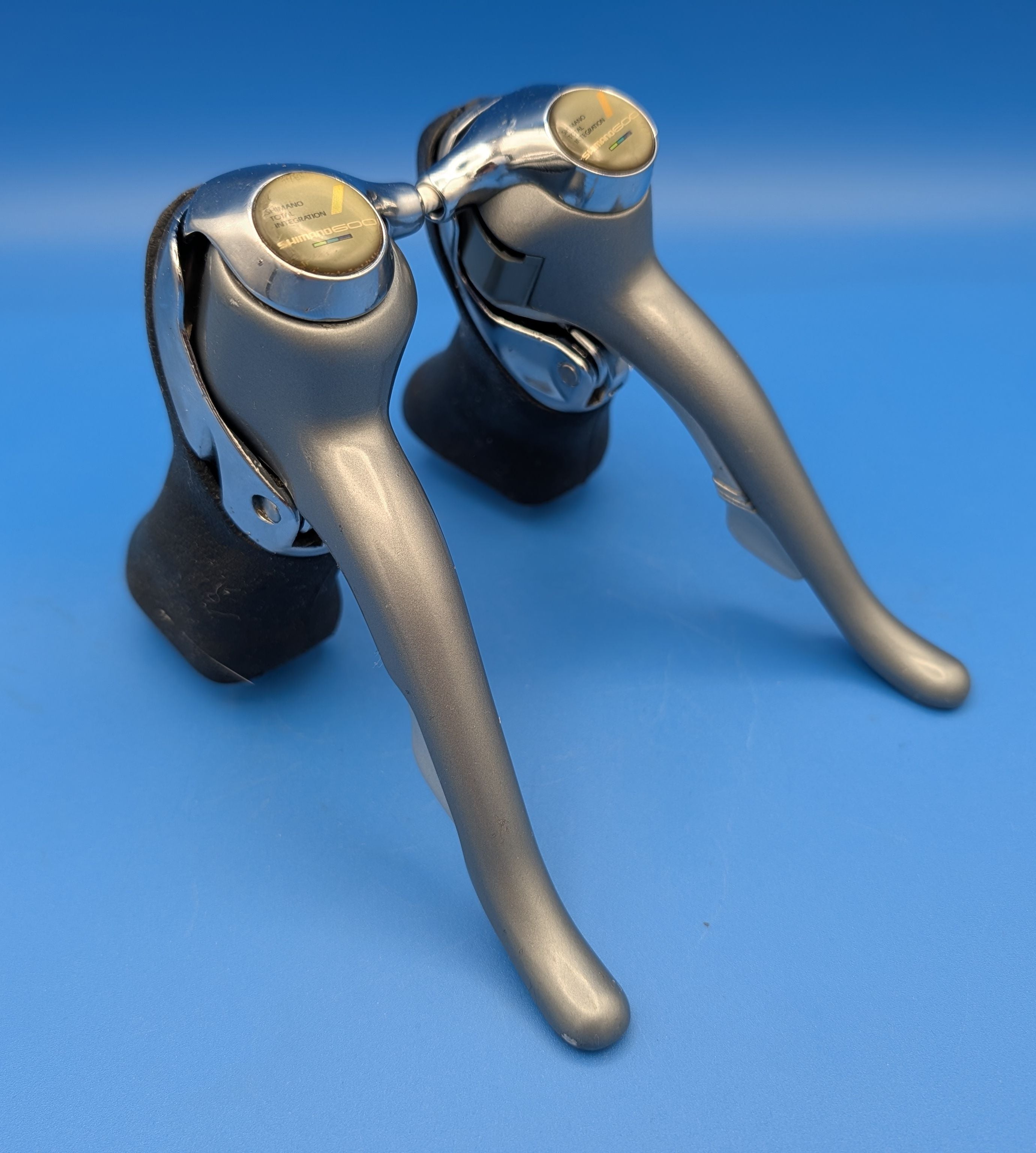 Shimano 600 Tricolore ST-6400 STI 2x8 – Vintage Rennrad Brems- und Schalthebel