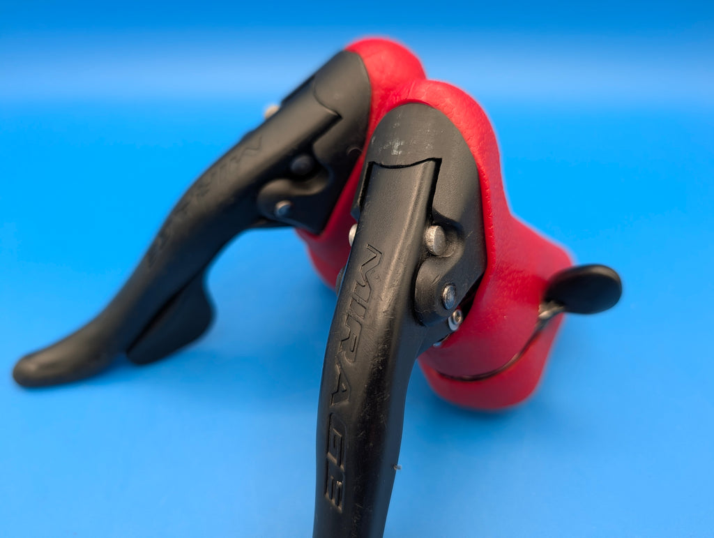 Paire Campagnolo Mirage Ergopower 3x9 entièrement reconditionnée – Cocottes rouges neuves