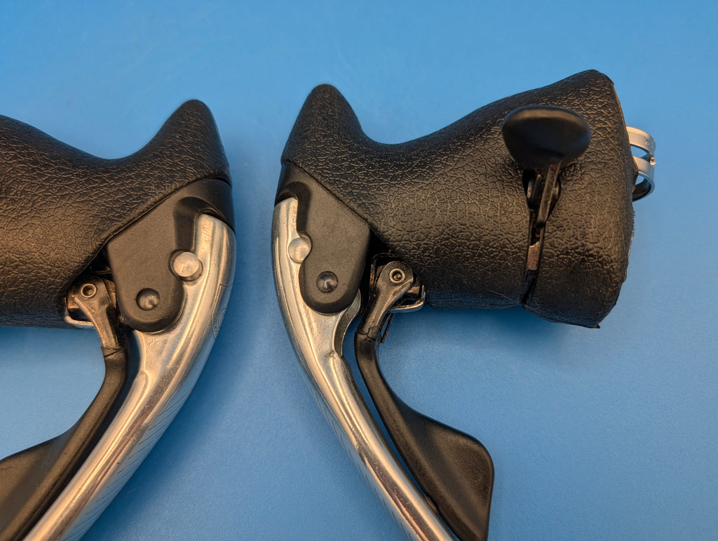 Campagnolo Avanti Ergopower 3x8 – 1 Generation Leviers de frein et vitesses route vintage