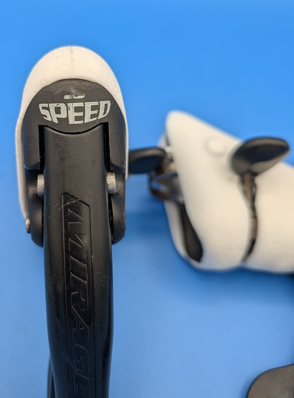 Paire Campagnolo Mirage Ergopower 3x9 entièrement reconditionnée – Cocottes Blanches neuves