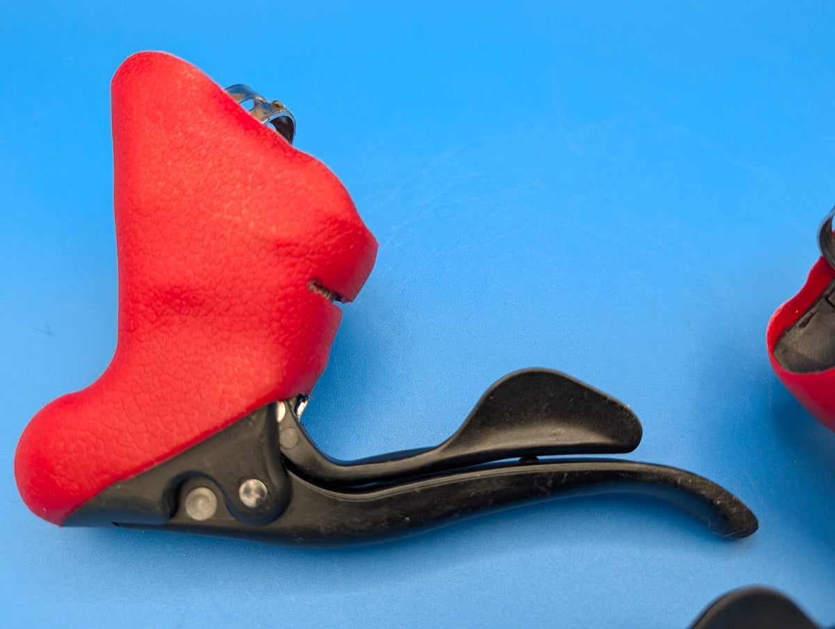 Paire Campagnolo Mirage Ergopower 3x9 entièrement reconditionnée – Cocottes rouges neuves
