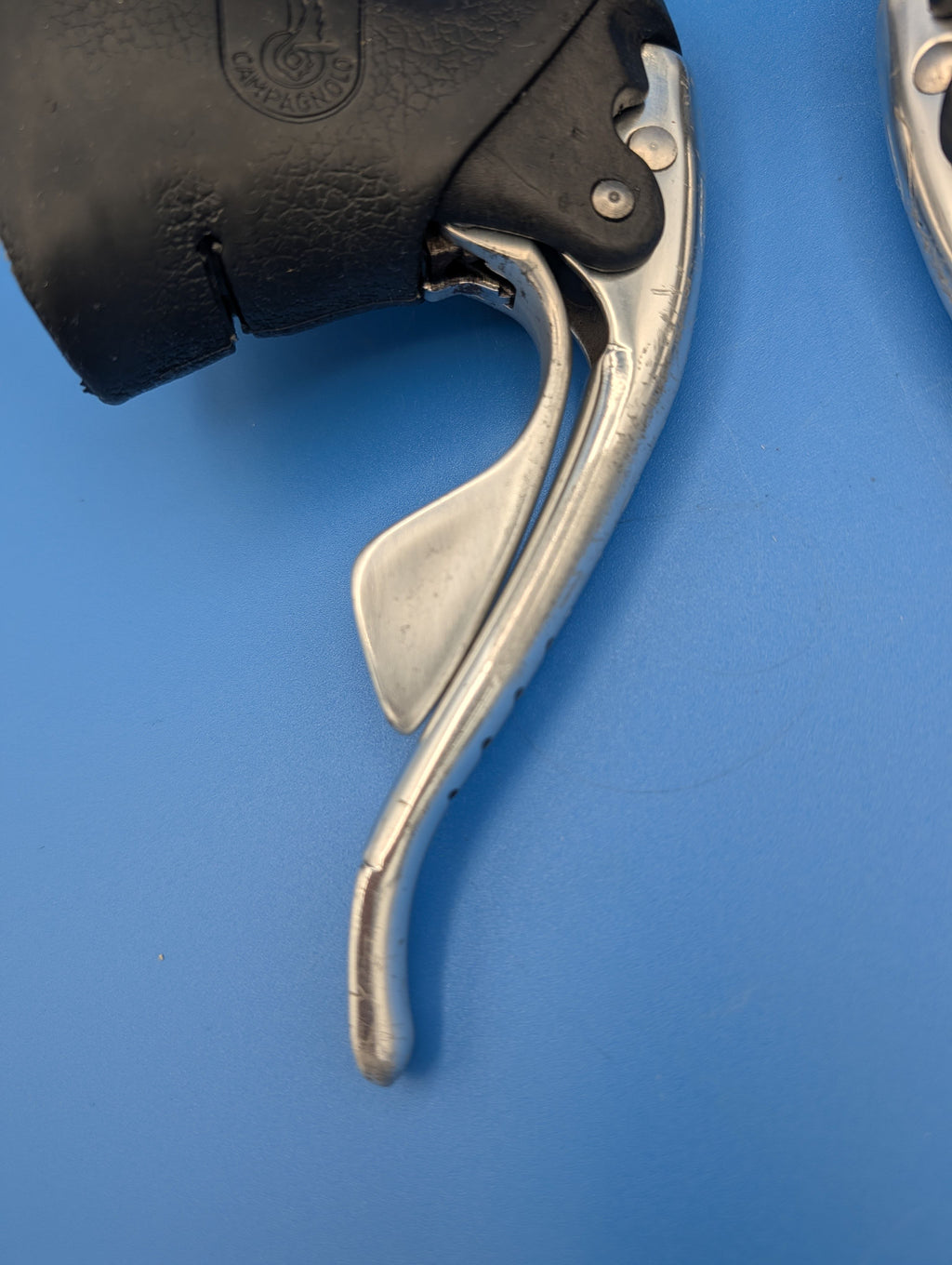 Campagnolo Athena Carbone System Ergopower 3x9 – Leviers de frein et vitesses route vintage