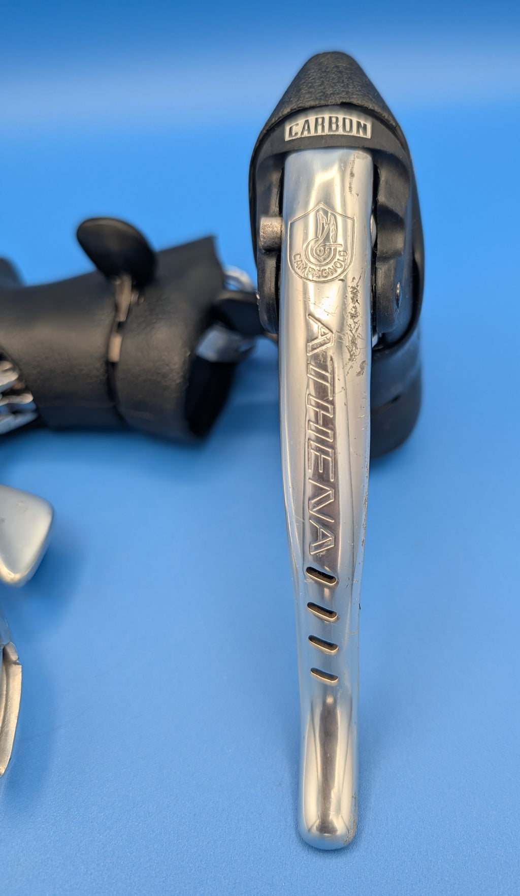 Campagnolo Athena Carbone System Ergopower 3x9 – Leviers de frein et vitesses route vintage