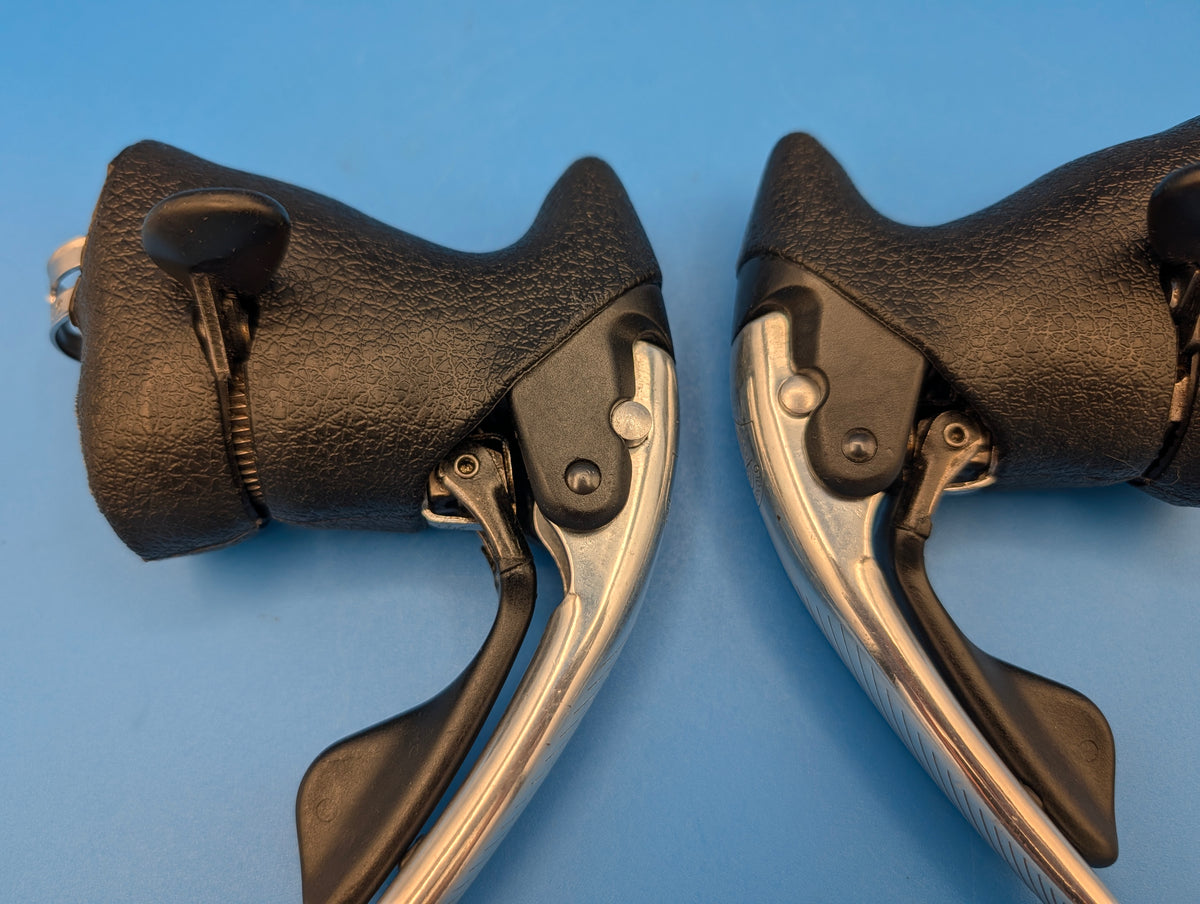 Campagnolo Avanti Ergopower 3x8 – 1 Generation Leviers de frein et vitesses route vintage