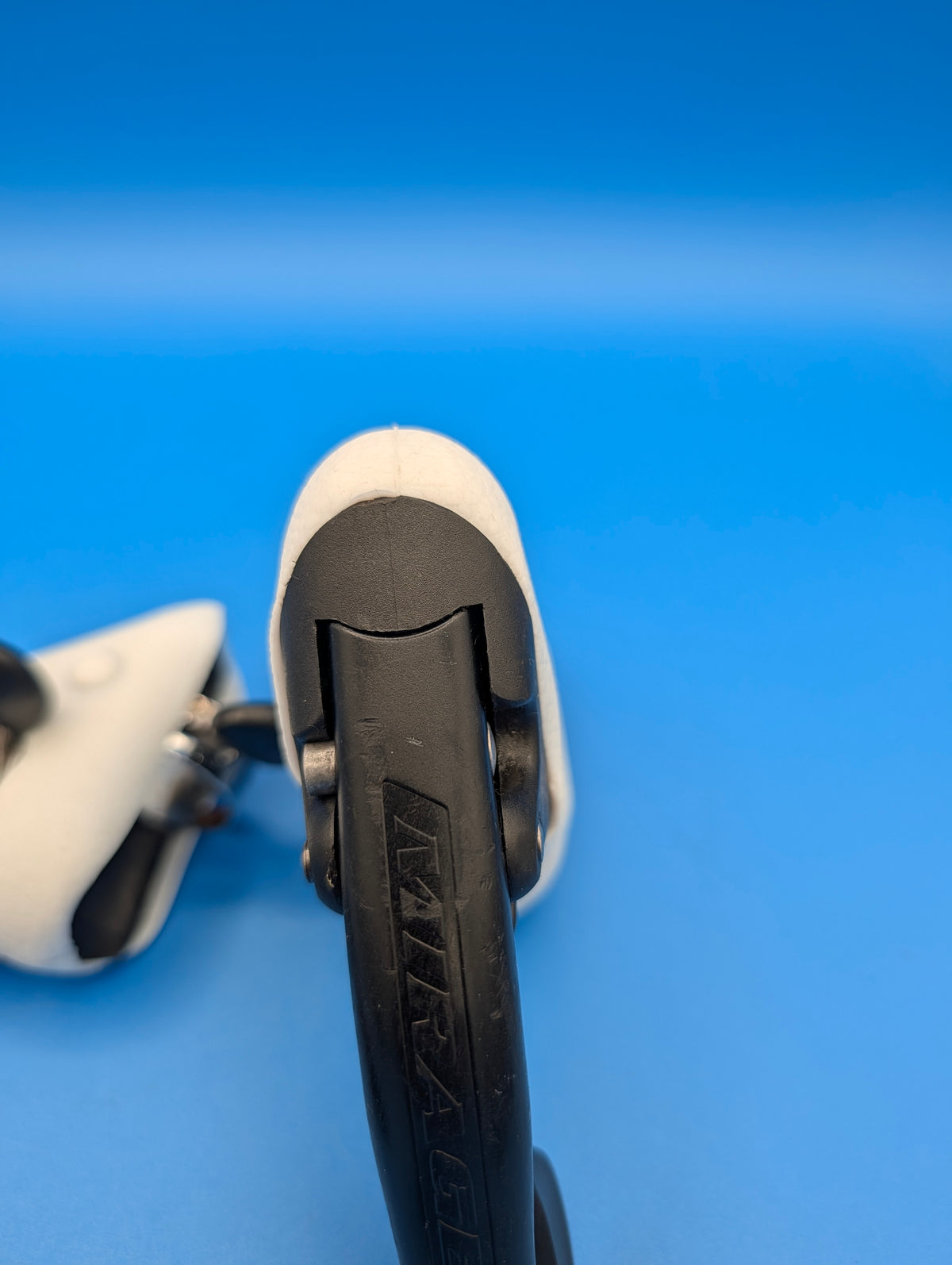Paire Campagnolo Mirage Ergopower 3x9 entièrement reconditionnée – Cocottes Blanches neuves