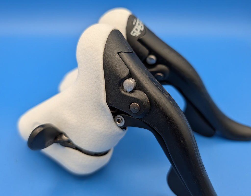 Paire Campagnolo Mirage Ergopower 3x9 entièrement reconditionnée – Cocottes Blanches neuves