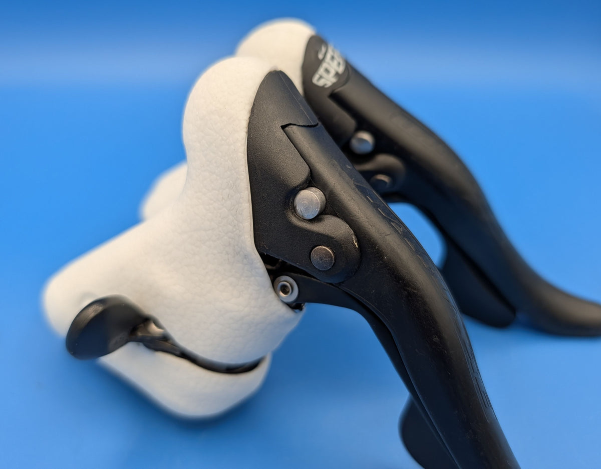 Paire Campagnolo Mirage Ergopower 3x9 entièrement reconditionnée – Cocottes Blanches neuves