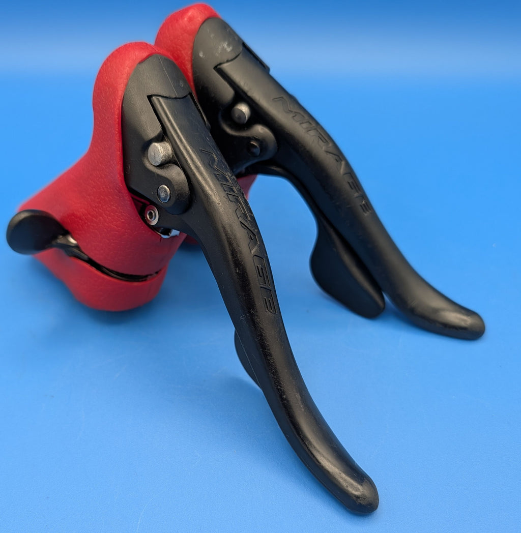 Paire Campagnolo Mirage Ergopower 3x9 entièrement reconditionnée – Cocottes rouges neuves
