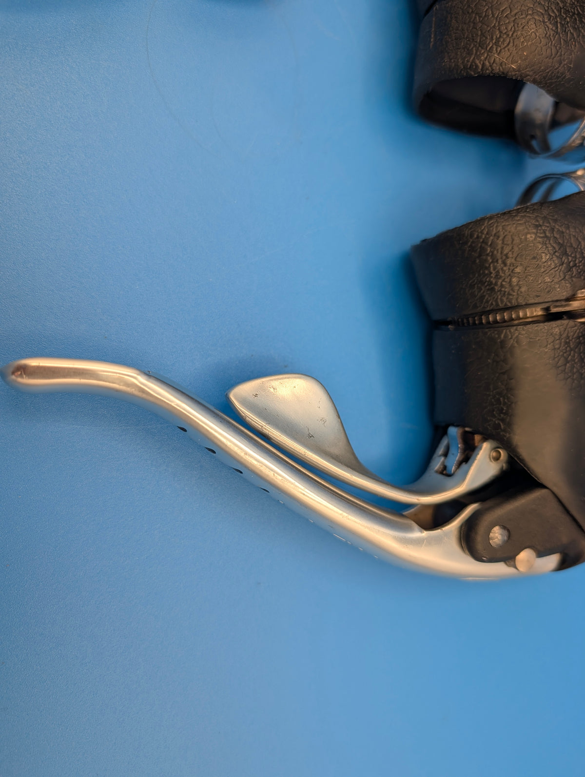 Campagnolo Athena Carbone System Ergopower 3x9 – Leviers de frein et vitesses route vintage