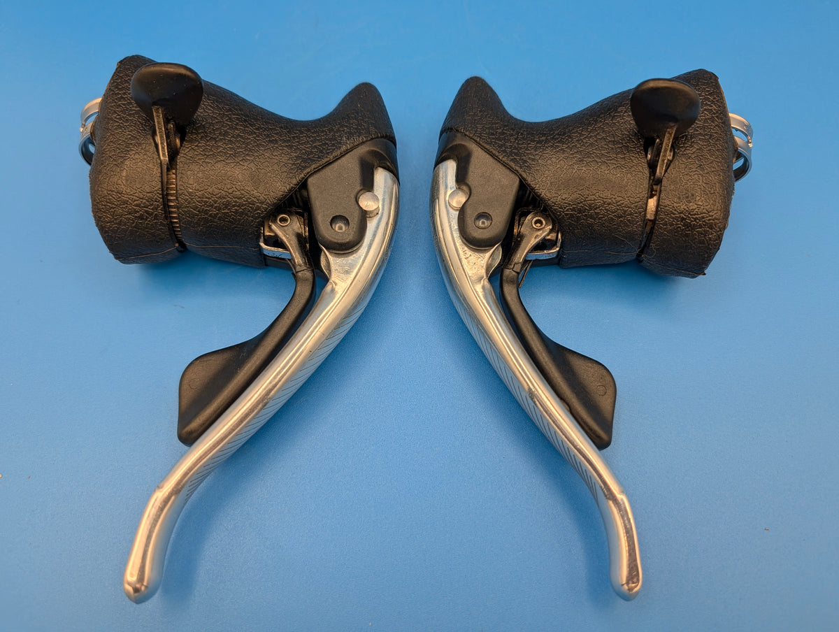 Campagnolo Avanti Ergopower 3x8 – 1 Generation Leviers de frein et vitesses route vintage